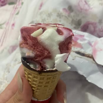 Cornetto Bol Çilekli Sorbe Dondurmanın Üst Kısmı Eksik Çıktı