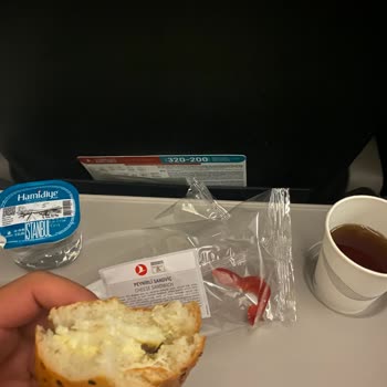 Bayat Ekmek Ve Küçük Sandviç Şikayeti