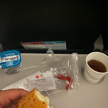 Bayat Ekmek Ve Küçük Sandviç Şikayeti