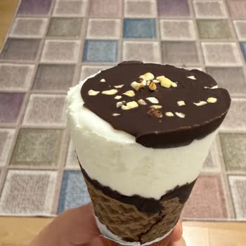 Algida Cornetto Disc Karamel Dondurmasında Çikolata Ve Fındık Kaplaması Yetersiz