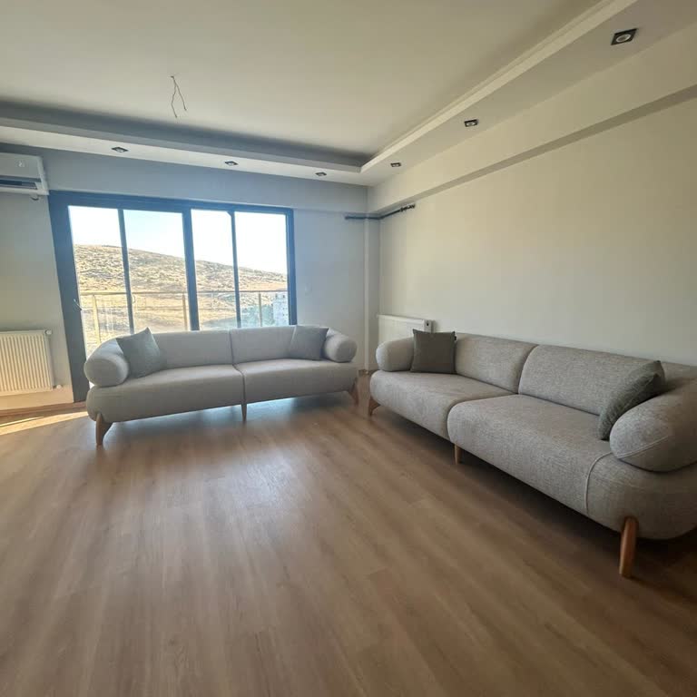 Berlin Köşe Koltuğu Yerine Üçlü Koltuk Getirilmesi Ve Saygısız Tutum