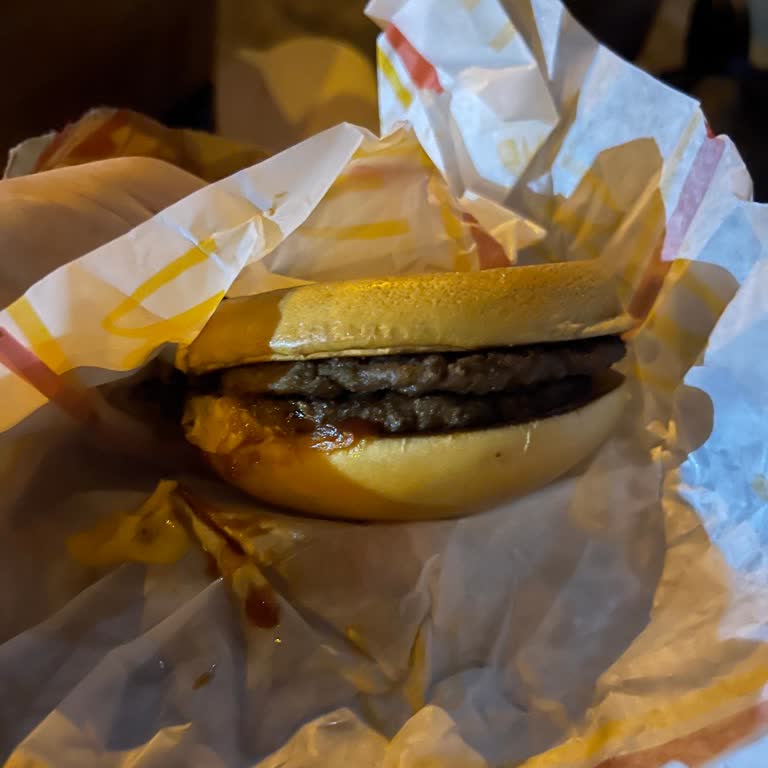 McDonald's Marmaris Şubesinde Soğuk Ve Boş Hamburger İçin Ücret İadesi Talebi