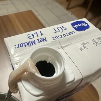 A101 Şubesinde Süt İçinde Bilinmeyen Madde Bulundu