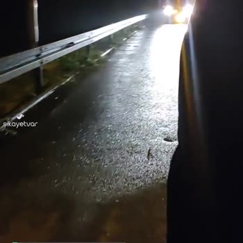 Öz Develi Seyahat Sakarya Akyazı Otobanında Lastiğimiz Patladı