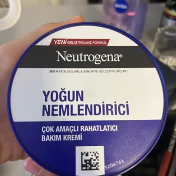 Neutrogena El Kremini Kullanırken Yapışkan Doku Ve Emilmeme Sorunu