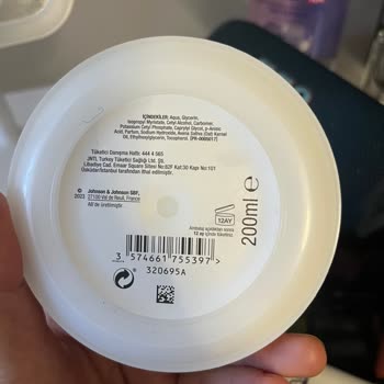 Neutrogena El Kremini Kullanırken Yapışkan Doku Ve Emilmeme Sorunu