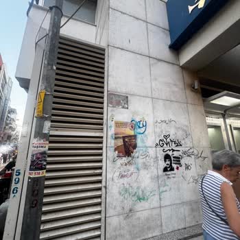 Kedi Yavrusu Panellerde Kilitli, İtfaiye Ve Gediz Elektrik Müdahalesiz