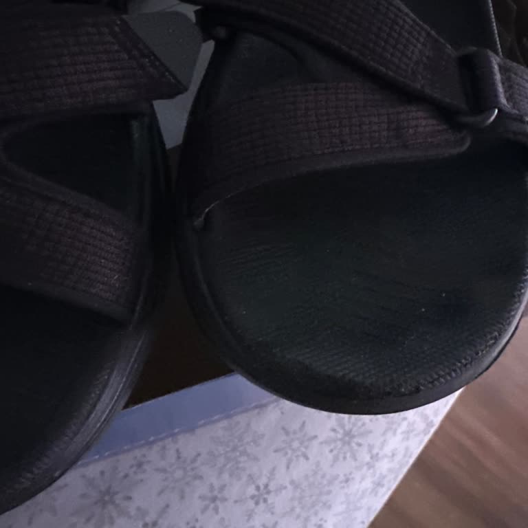 Skechers Sandaleti Kısa Sürede Soyulup Deforme Oldu, Mağaza Kullanıcı Hatası Dedi