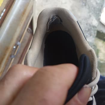 İç Topuk Yırtılan Ayakkabıda Kalite Sorunu Ve Açıklama Eksikliği