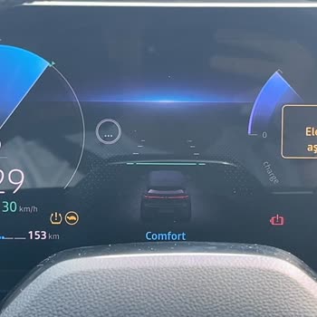Renault Megane ETech'te Motor Sıcaklığı Uyarısı Performansı Kısıtlıyor