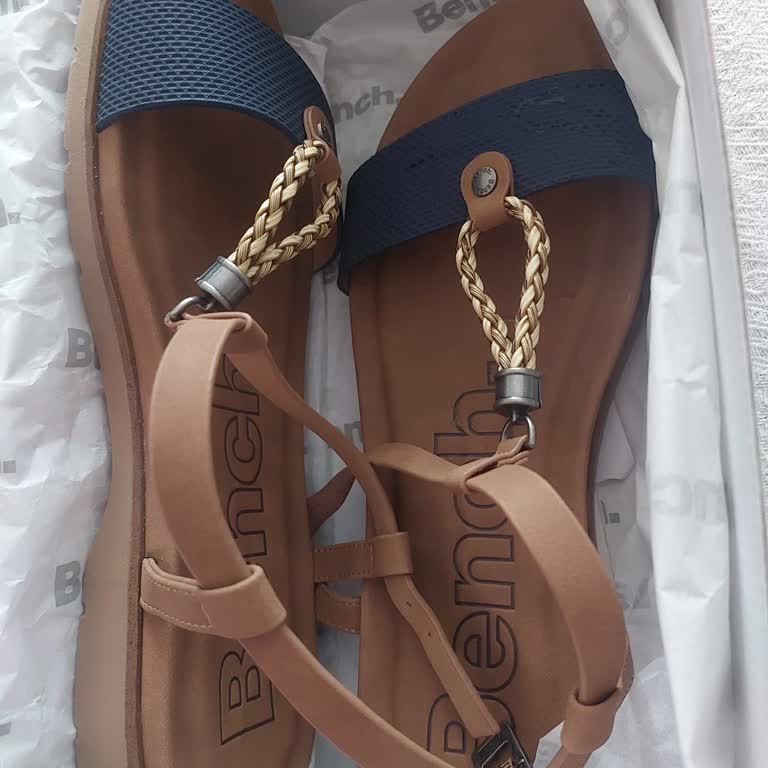 Deichmann Sandaleti Tek Kullanımda Ayaklarıma Şiddetli Yanma Ve Yara Bıraktı