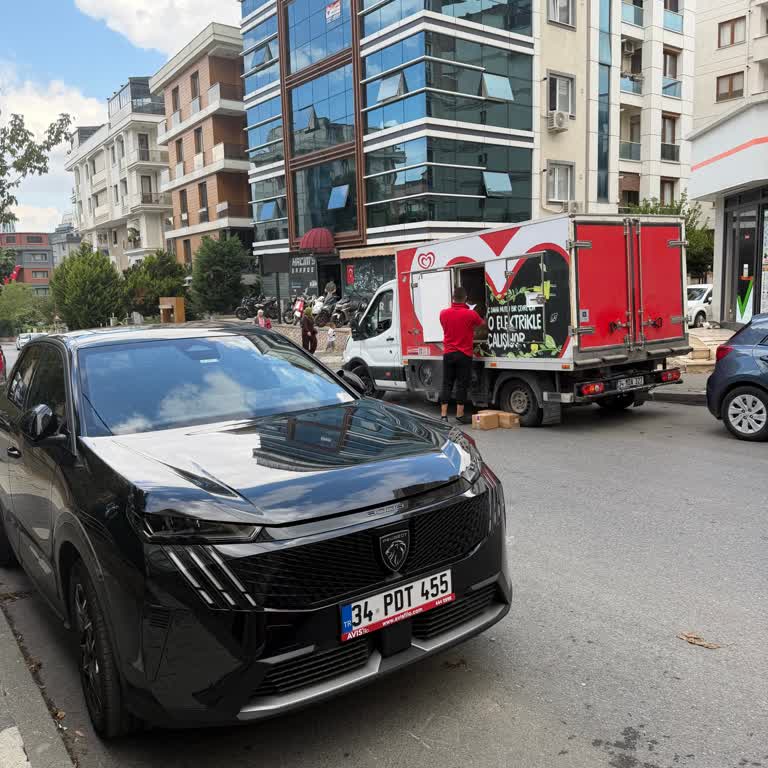 Algida Çalışanının Dondurma Kutularını Yere Atması Hijyen Ve İş Disiplini İhlali