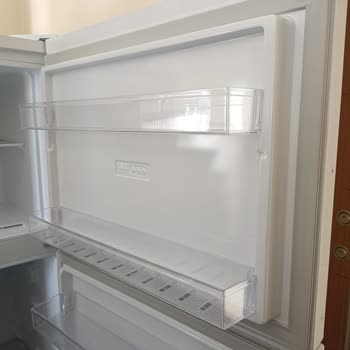 Teslimde Kırık Buzdolabı Kapısı Ve Servisin Tutanak Tutmaması