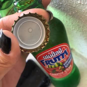 Paslı Kapaklı Frutti Uludağ Cam Şişe İçeceği Sağlık Endişesi Yaratıyor