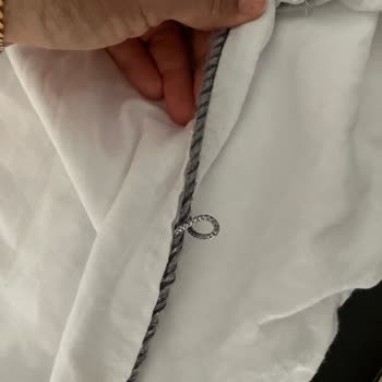 İlk Yıkamada Nevresim Takımının Kenar Ve Dikişlerinde Ayrılma Beni Hayal Kırıklığına Soktu