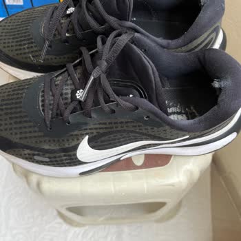 Nike Ayakkabısının İç Astarı 2 Ayda Yırtıldı, Şikayetimin Reddine Açıklama Talebi