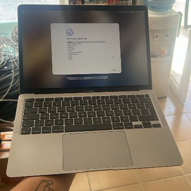 Sipariş Edilen MacBook Pro Yerine MacBook Air Gönderildi