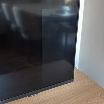 Jelatin Kapağı Açılmış Ve Çiziklerle Gelen Samsung TV'de Müşteri Mağduriyeti