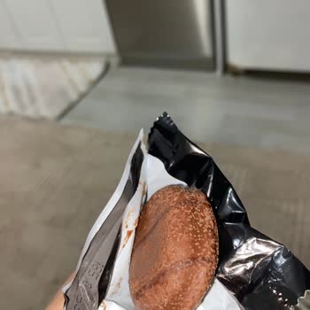 Eti Browni Intense Mini Üzerinde Küf Benzeri Beyaz Noktalar