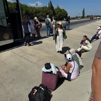 Çanakkale Truva Otobüsünde Arıza, Bilgi Eksikliği Ve Kaba Personel Üslubu