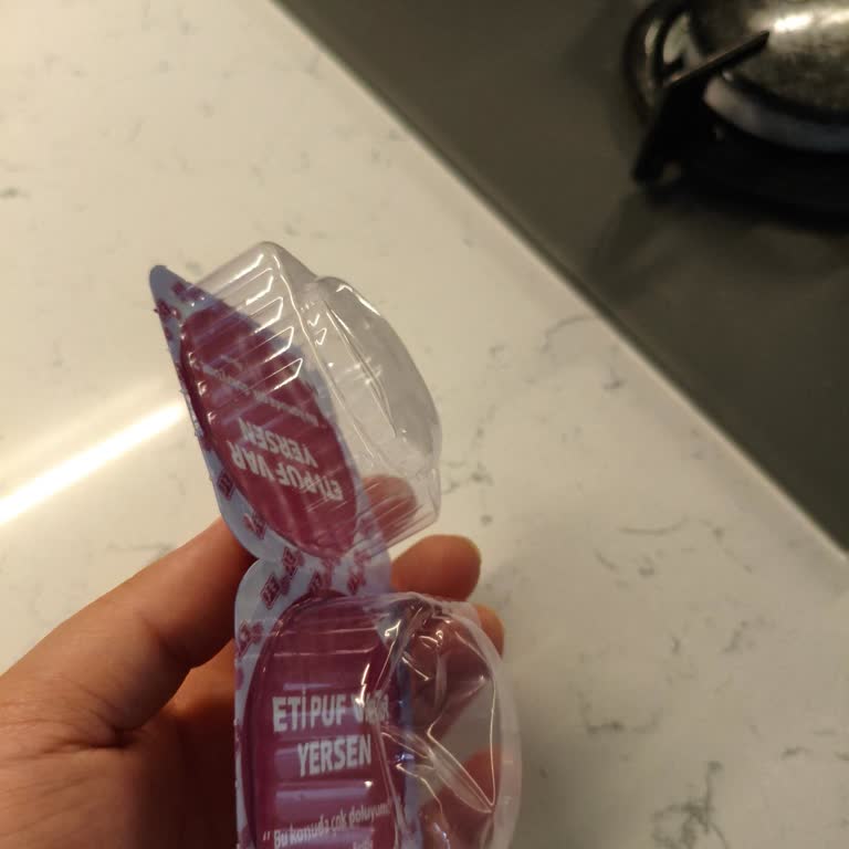 Eti Puf Kırmızı Meyveli Ürünlerinde Boş Puf Şikayeti