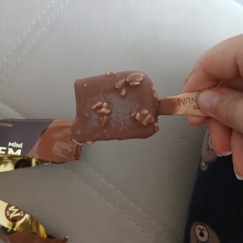 Gıda Güvenliği Endişesi: Magnum Dondurmasında Yarım Kısmı Eksik