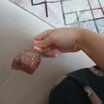 Gıda Güvenliği Endişesi: Magnum Dondurmasında Yarım Kısmı Eksik