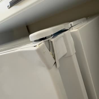 Bosch Buzdolabının Kırık Kapakları İçin Ücret Talebi Ve Sorumluluk Reddi
