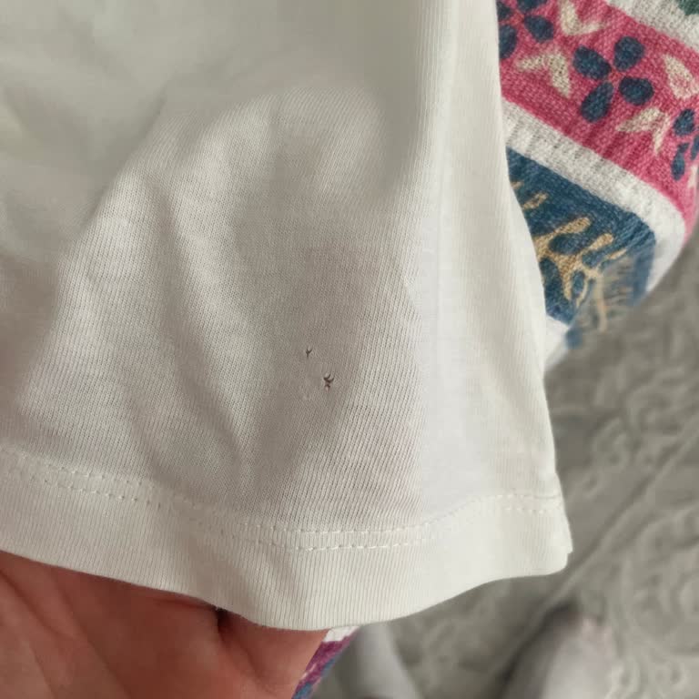 Kısa Sürede Yırtılan T-Shirt İçin Etiket Bahane Edilerek Yardım Reddedildi