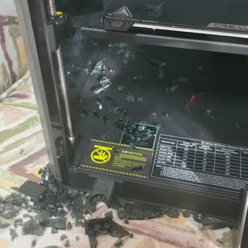 Creality K1 3D Yazıcısının Ön Kapağı Patladı Güvenlik Riski Ve Garanti Talebi