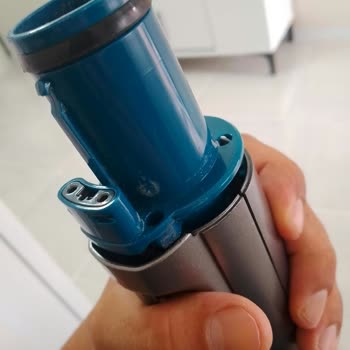 Philips Aqua Plus Dikey Süpürge Kırık Ve Çatlaklarla Dayanıklılığını Yitirdi