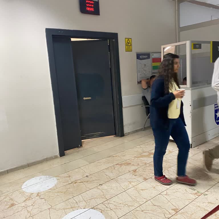 Acil Serviste Uzun Bekleme Süresi Ve Yetersiz Hasta Alımı