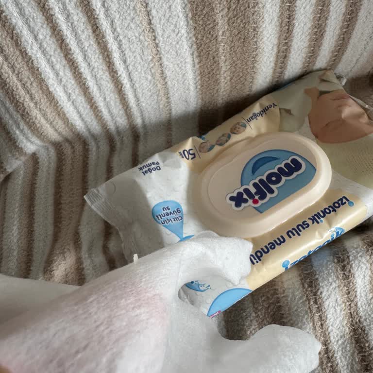 Ebebek Molfix Yenidoğan Islak Mendilinde Plastik Parça Çıktı, Bebeğim Çizildi Ve Tahriş Oldu