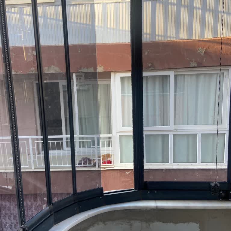 Eksik Ve Kırık Camlar Nedeniyle Acil Düzeltme Talebi