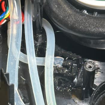 Dreame L10s Plus Servisinde Montaj Vidalarının Eksikliği Ve Kırık Parçalar