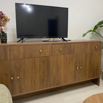 Vivense TV Ünitesinin Çekmecesi Yanlış Montaj Nedeniyle Eşit Durmuyor