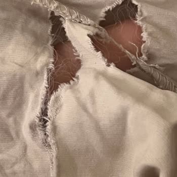 Yeni Pantolon Dikişinde Şiddetli Yırtılma Ve Üretim Hatası