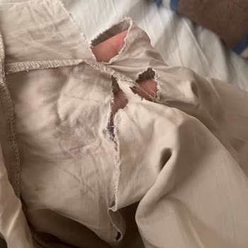 Yeni Pantolon Dikişinde Şiddetli Yırtılma Ve Üretim Hatası