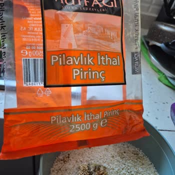 Şok Market'ten Gelen Pirinç Paketinde Küflü Yabancı Cisim