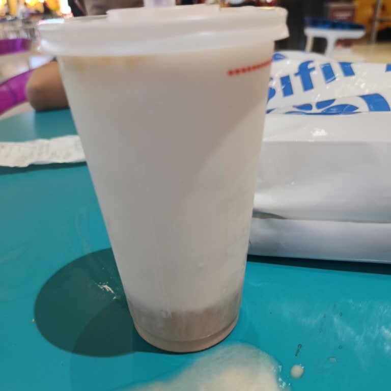 Burger King Şehitkamil Şubesinde Kahveli Milkshake Dökülmesi Ve Çalışanın Saygısız Tavrı