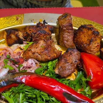 Reva Vela Restoranında Porsiyon Tutarsızlığı Ve Kalitesiz Mezeler