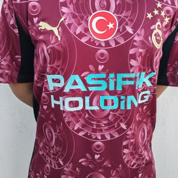 Orijinal Galatasaray Formasının Renkleri Çabuk Soldu