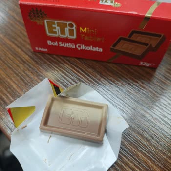 BİM'den Bozulmuş Çikolata, Son Tüketim Tarihi Geçmemiş Olmasına Rağmen Sağlık Sorunu