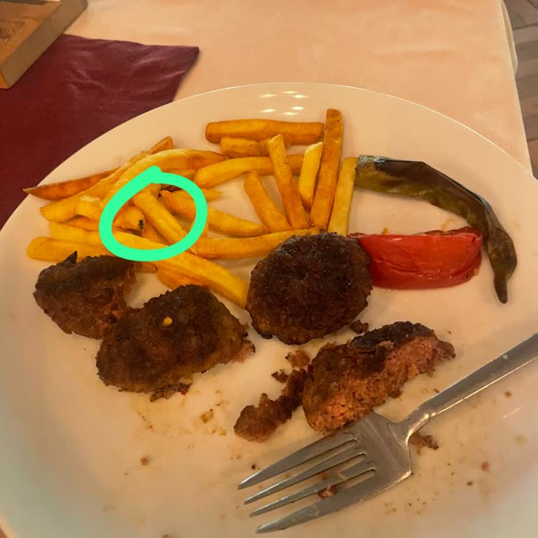 Hijyen Sorunu, Yanmış Köfte Ve Aşırı Ücret
