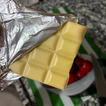 Karman Şok Markette Beyaz Çikolatada Canlı Kurtlar Bulundu