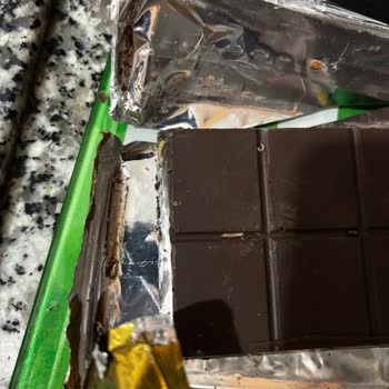 Tatlıköy'den Kurtlu Çikolata: Sağlık Endişesi Ve Güven Kaybı