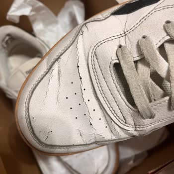 Reebok 43 Numara Ayakkabım 1 Ay 10 Gün İçinde Çatladı Kullanılamaz