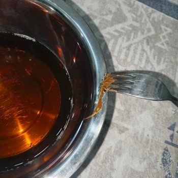 Şeftali Aromalı İçecekte Görülen Tuhaf Katman Ve Sağlık Endişesi
