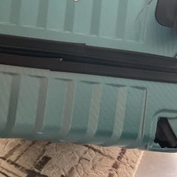 Ajet Uçuşunda Valizlerimde Büyük Hasar Ve Çözüm Beklemede