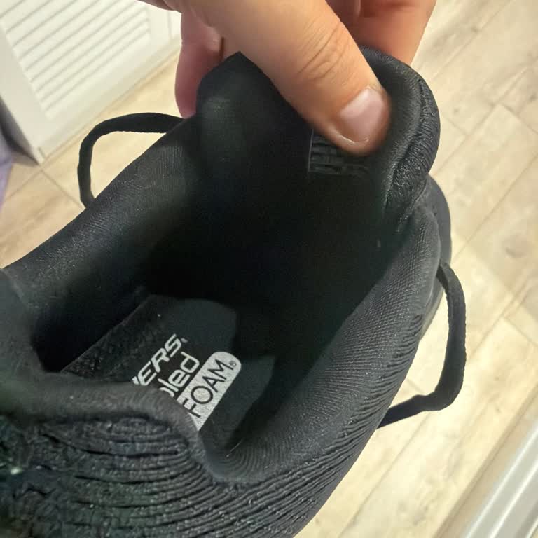 Sol Ayak Skechers Ayakkabısında Ağrı Ve Rahatsızlık Üretim Hatası